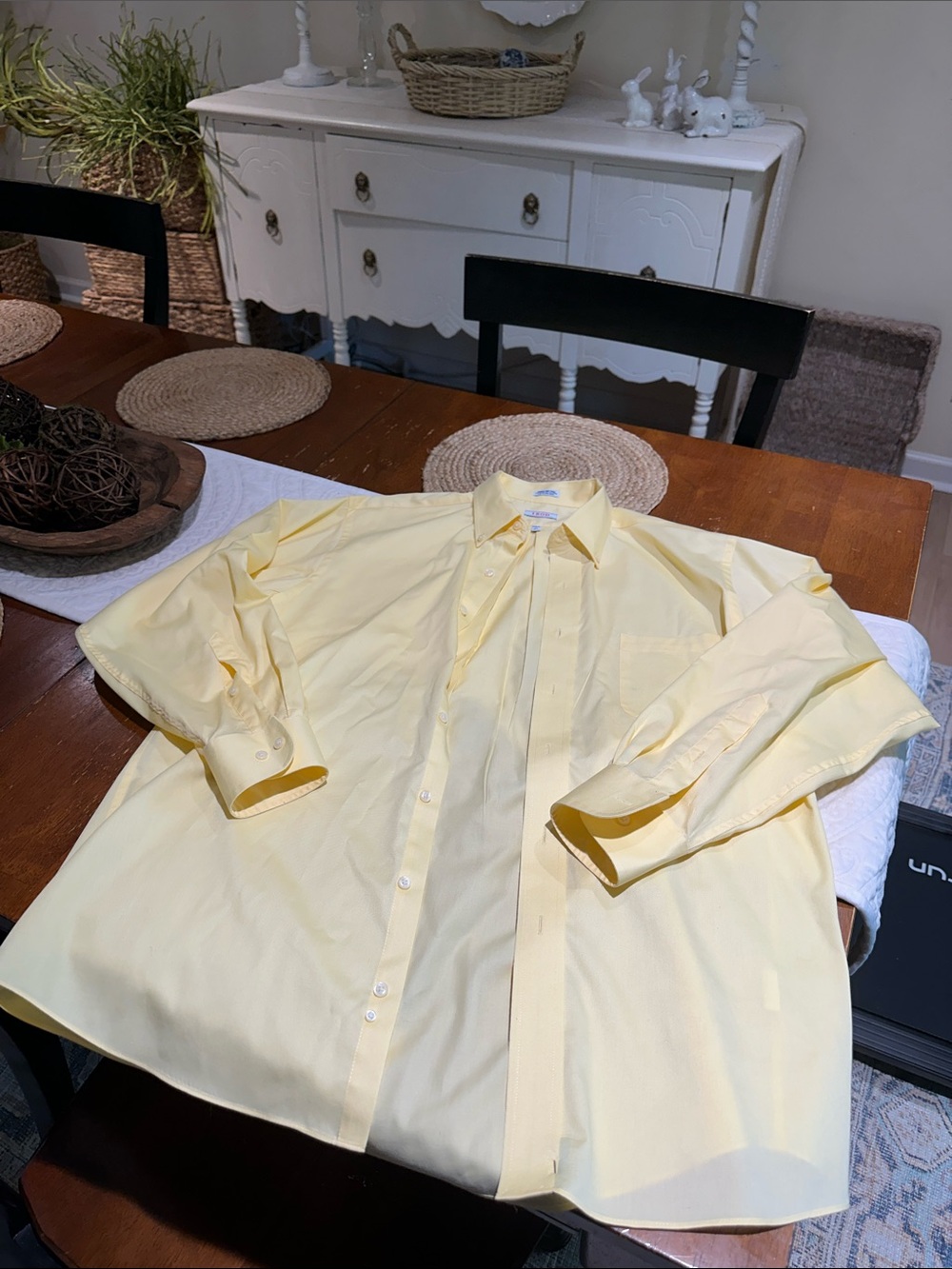 Izod Men's Pale Yellow Button-Down Dress Shirt